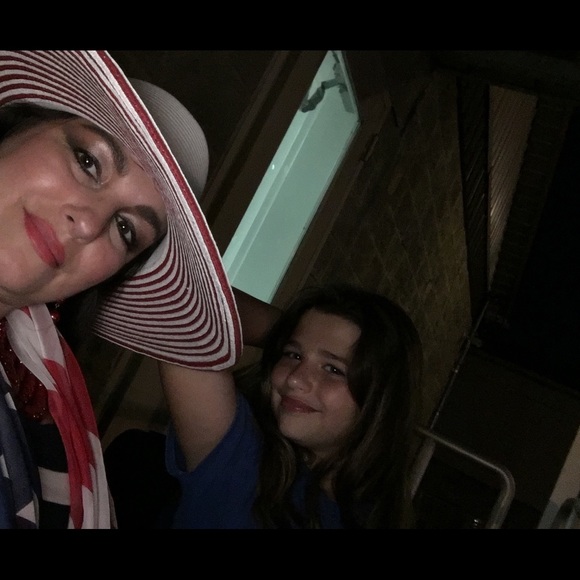 Welcome to Poshmark and 4U2 Closet. I am Darlene. - Picture 6 of 7